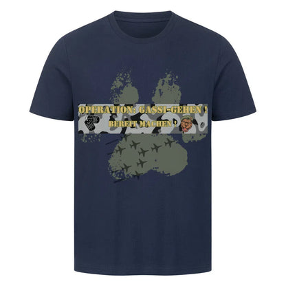 “Operation: Gassi-Gehen – Bereitmachen!”🪖🐕 - T-Shirt im einzigartigen Crazy-Printz Design | Perfekt für Alltag & Style