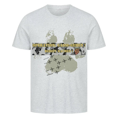 “Operation: Gassi-Gehen – Bereitmachen!”🪖🐕 - T-Shirt im einzigartigen Crazy-Printz Design | Perfekt für Alltag & Style
