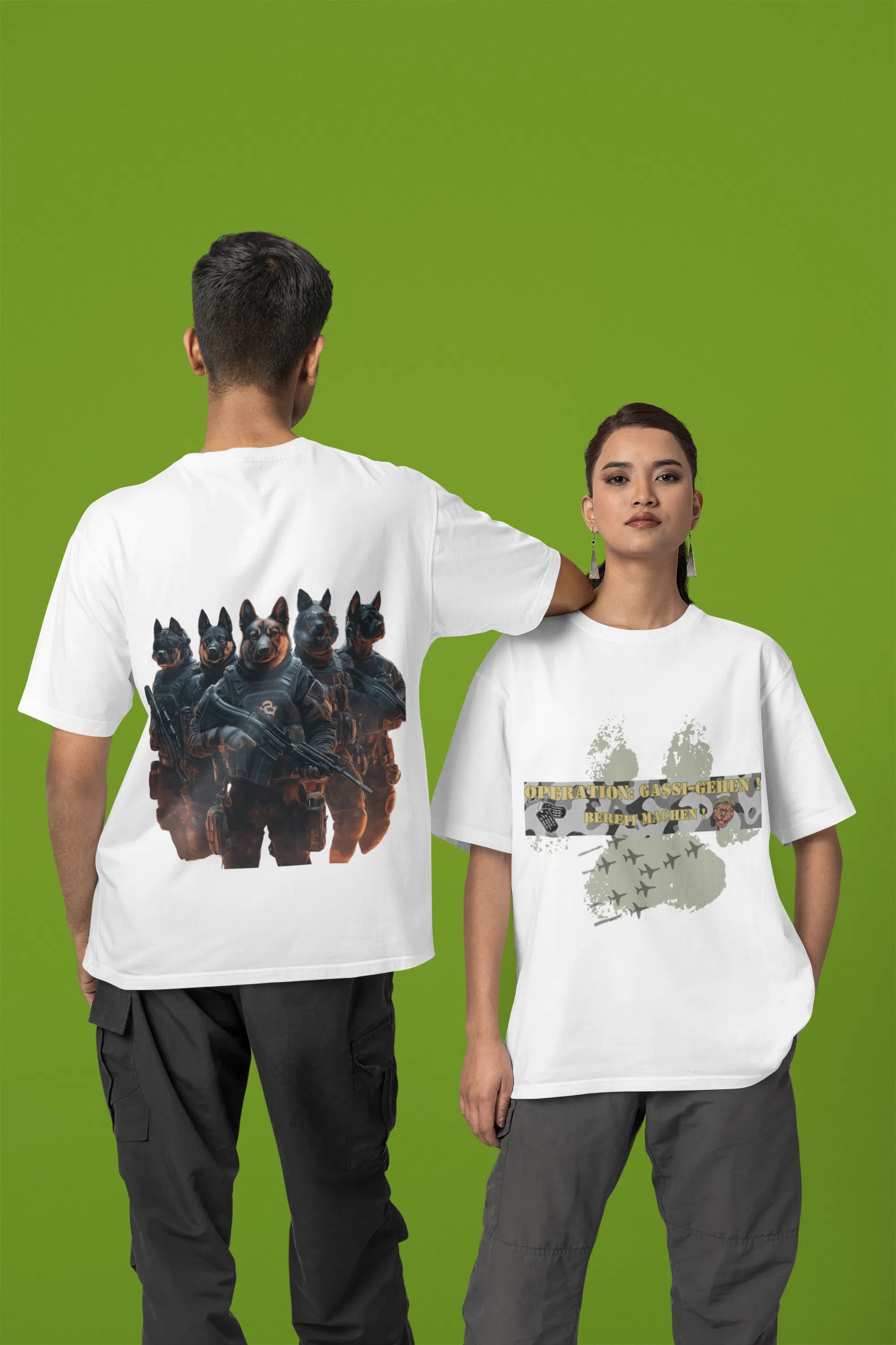 OPERATION: Feindliches Gebiet gesichert! 🪖🐾🔥 - T-Shirt im einzigartigen Crazy-Printz Design | Perfekt für Alltag & Style