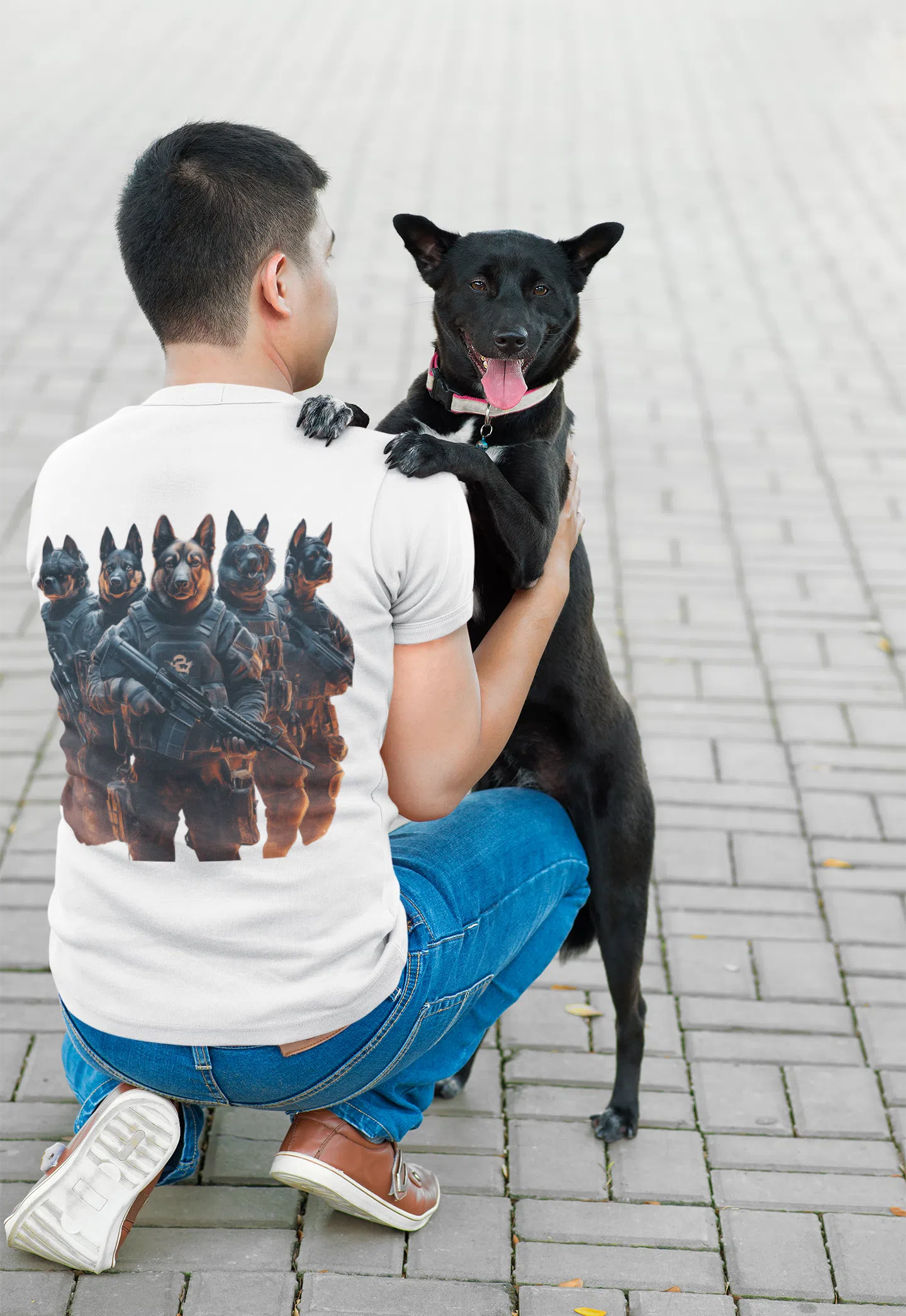 “Operation: Gassi-Gehen – Bereitmachen!”🪖🐕 - T-Shirt im einzigartigen Crazy-Printz Design | Perfekt für Alltag & Style