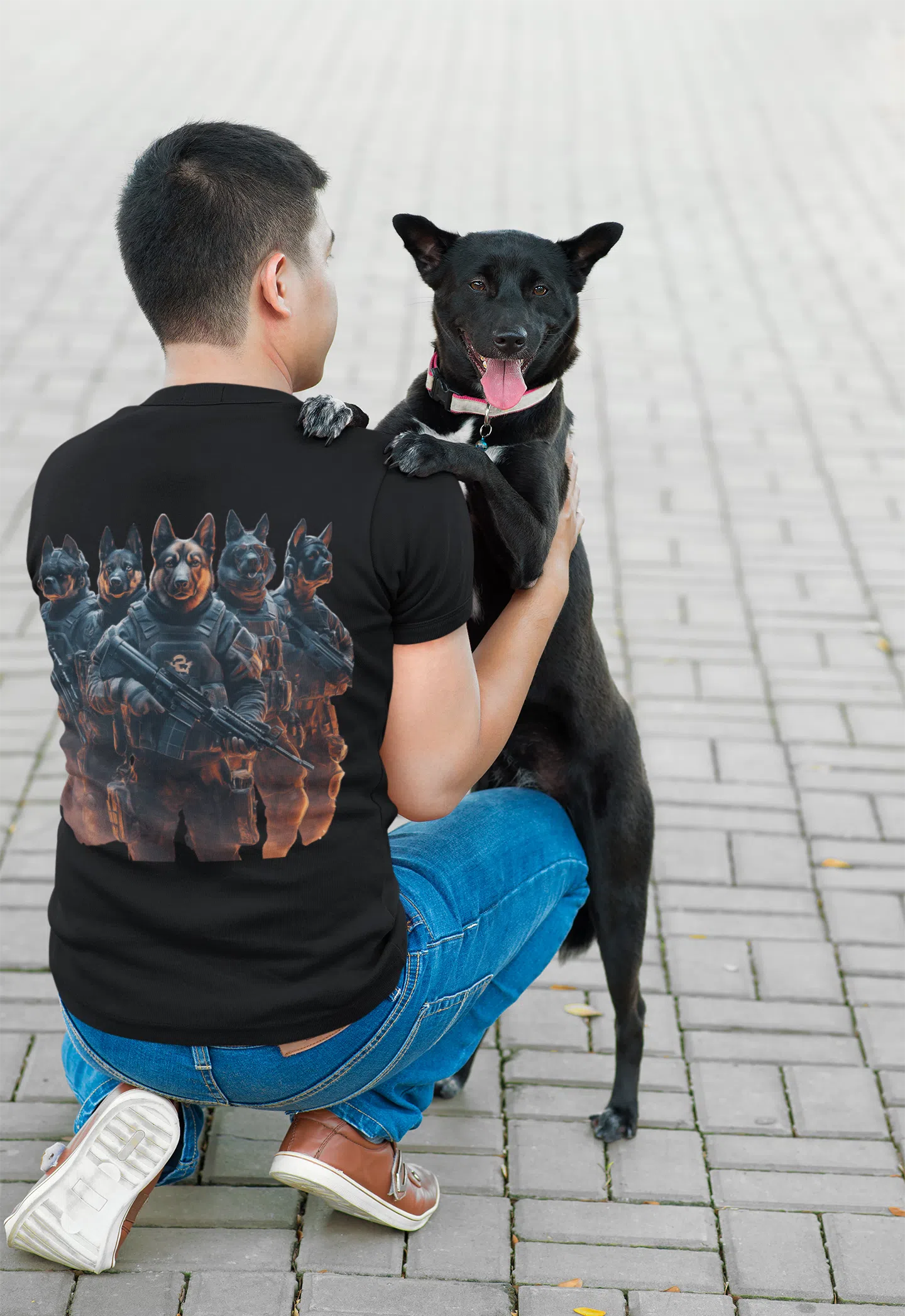 “Operation: Gassi-Gehen – Bereitmachen!”🪖🐕 - T-Shirt im einzigartigen Crazy-Printz Design | Perfekt für Alltag & Style