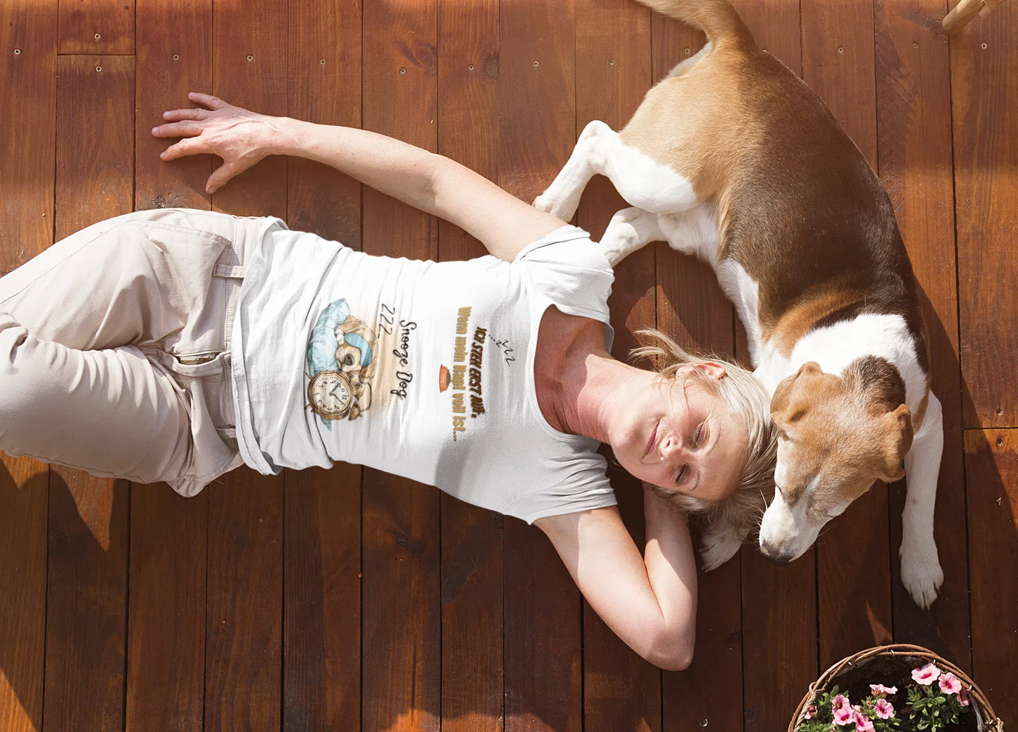 “Snooze Dog – Der Napf entscheidet!” 🐶💤 - T-Shirt im einzigartigen Crazy-Printz Design | Perfekt für Alltag & Style